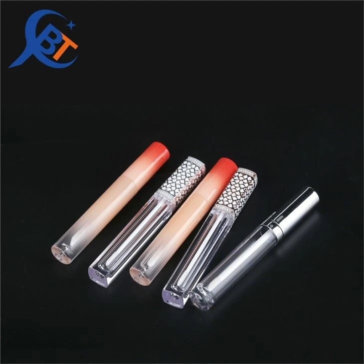 Lip gloss containers