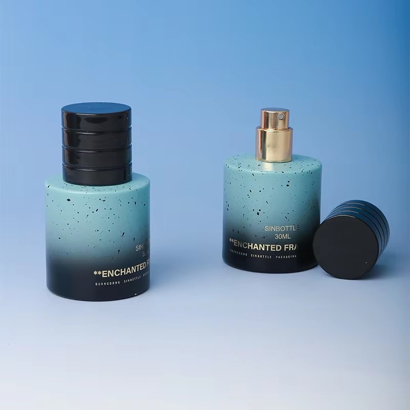 Luxury 30ml Perfume Bottle With Magnetic Cap Custom Logo Matte Gradient Glass Spray Bottle Empty Refillable Fragrance Bottle suppliers