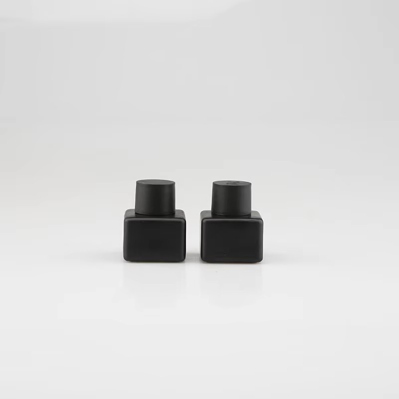 Luxury 5ml Mini Square Black Glass Perfume Bottle Portable Travel Size Essential Oil Bottle With Cap Small Fragrance Sample Vial factory